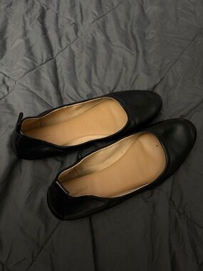 Universal Thread Black Leather Ballet Flats